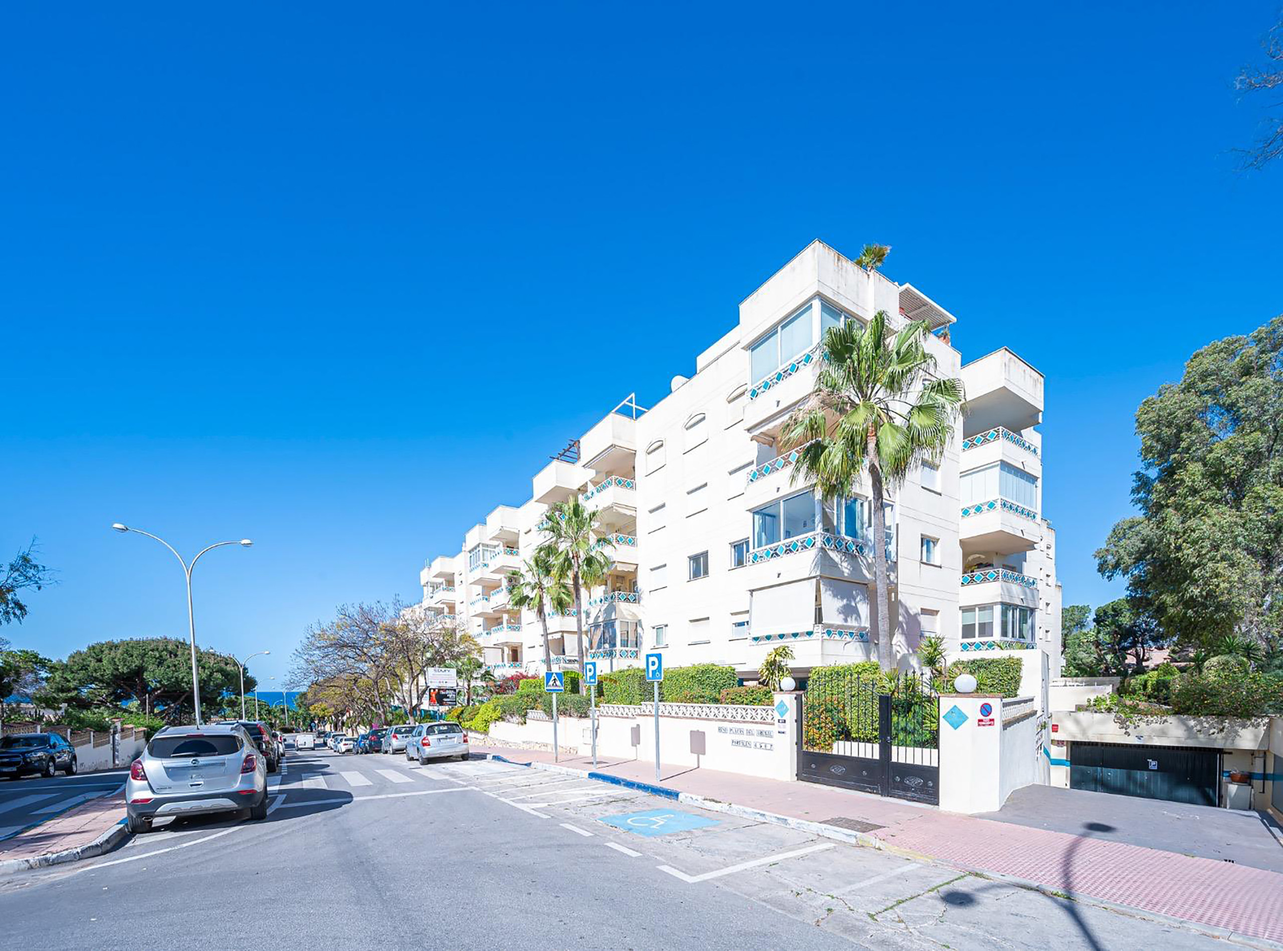 Rent Apartment in Marbella Cubo's Apartamento Bono Beach Marbella picture-0