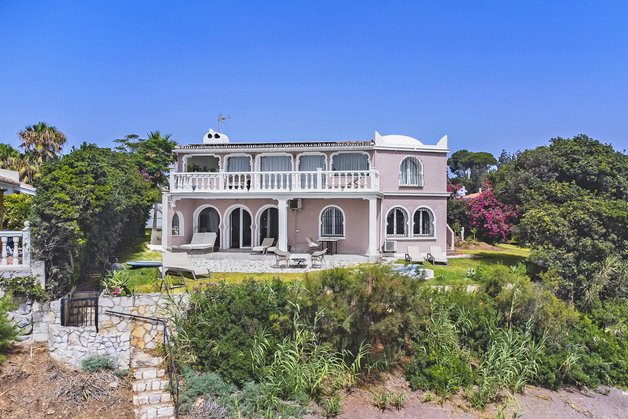 Villa in Mijas Costa buchen Cubo's Beachfront Villa Khayyam Bild-3