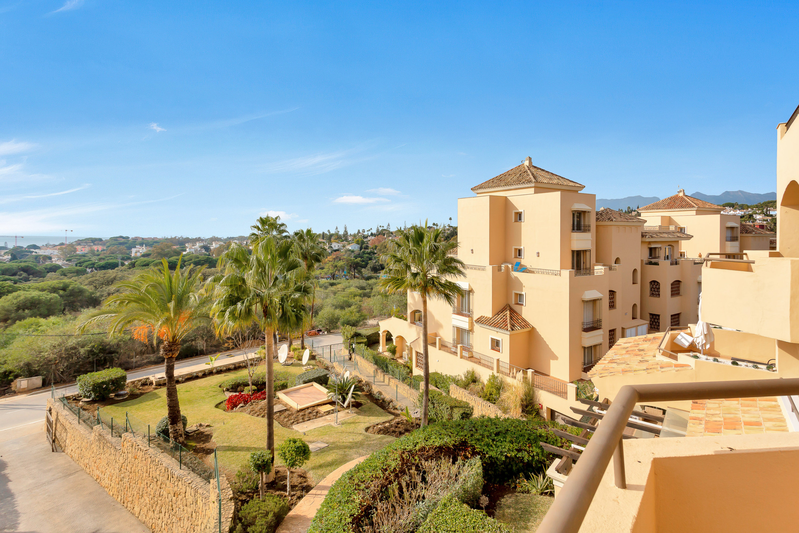 Rent Apartment in Marbella Amazing sea views Hacienda Elviria picture-25