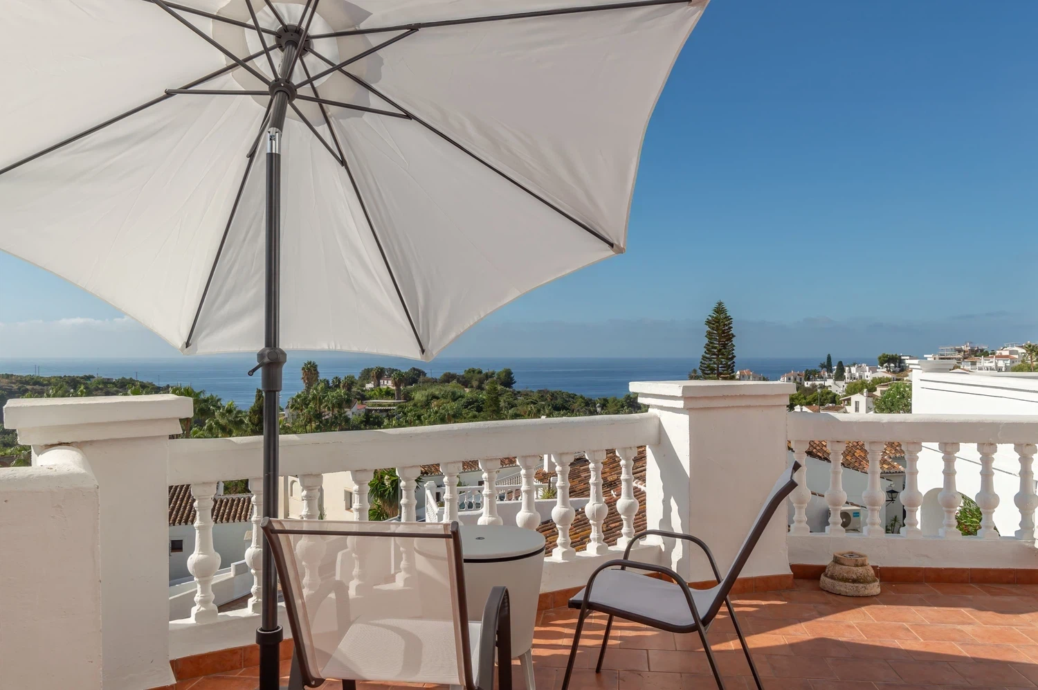 Alquilar Apartamento en Nerja Tetuan 15 - Oasis Properties imagen-1