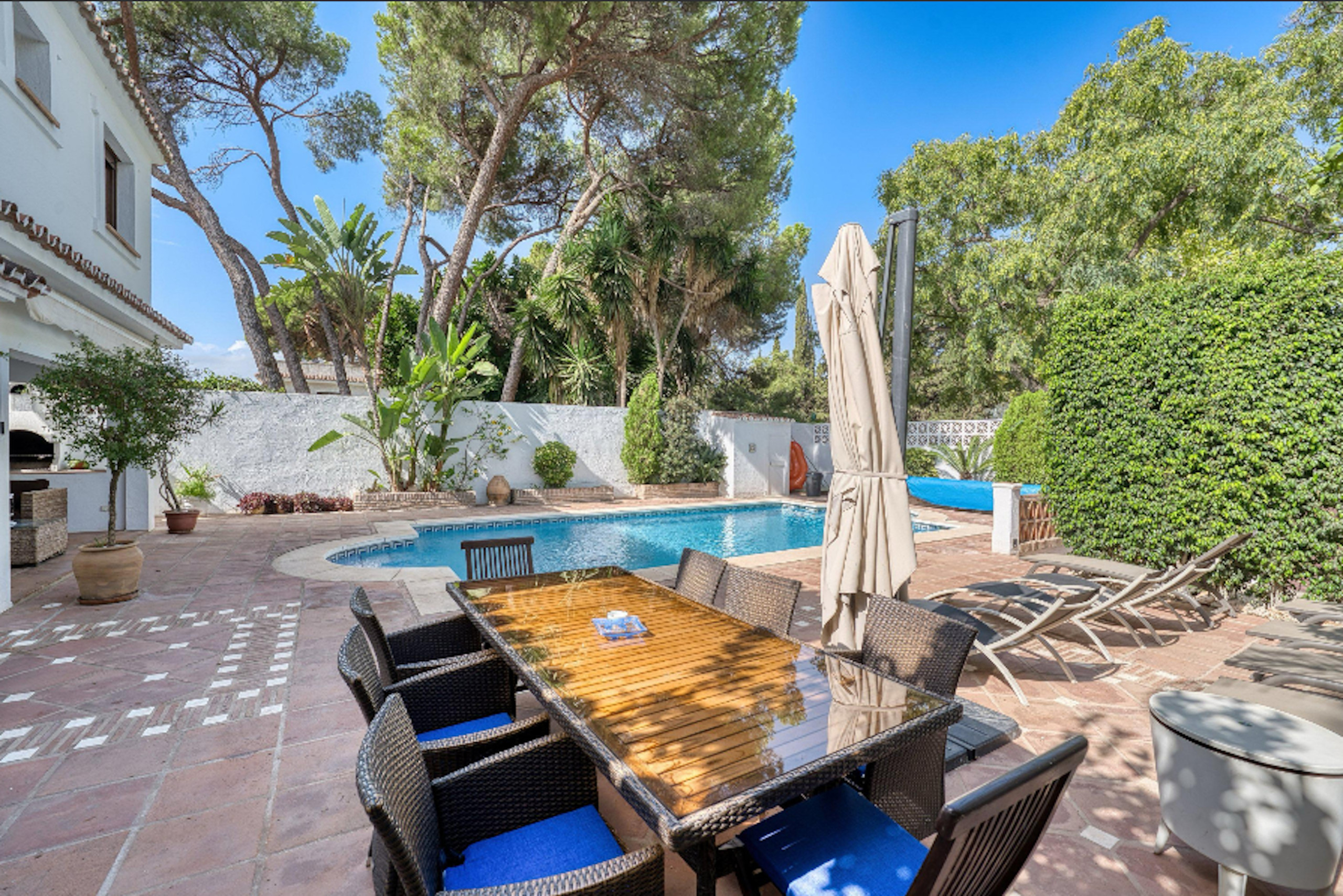 Rent Villa in Marbella 1102 - Marbella Town Villa picture-2