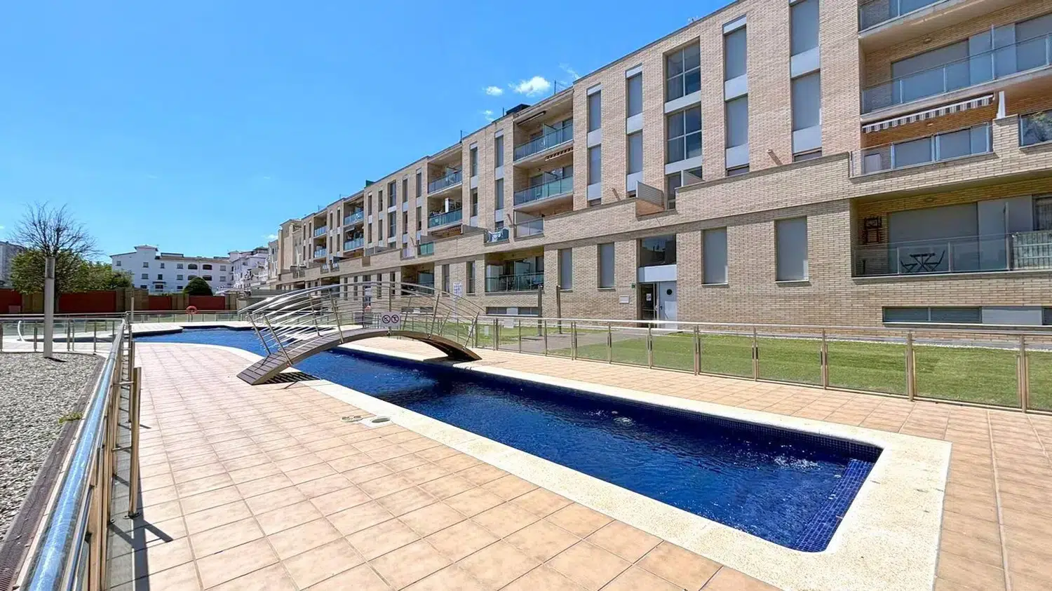 Alquilar Apartamento en Empuriabrava PUI-Apartamento con parking y piscina imagen-0