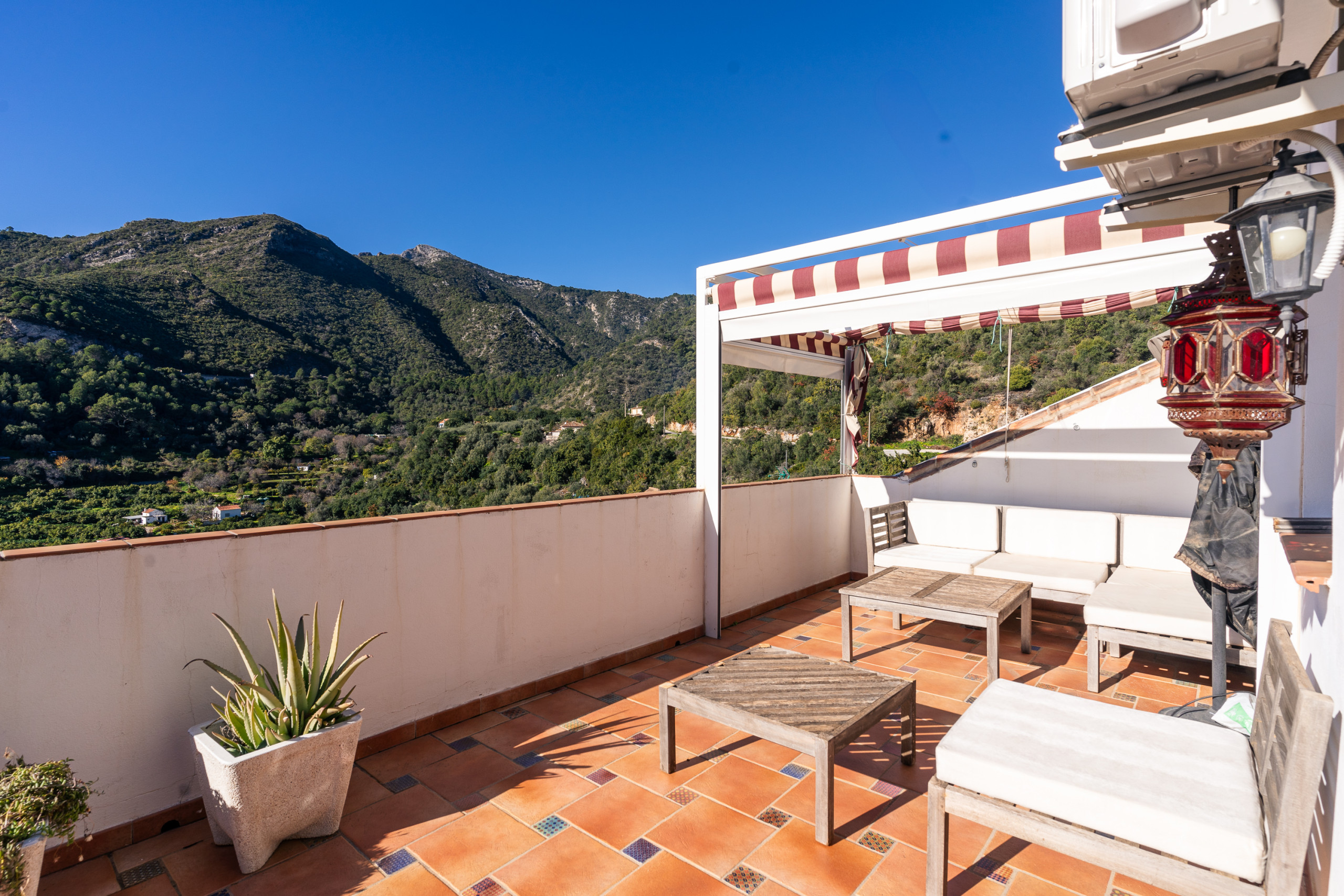 Rent Apartment in Ojen El Cerezal - Spacious apartment in a natural surro picture-0