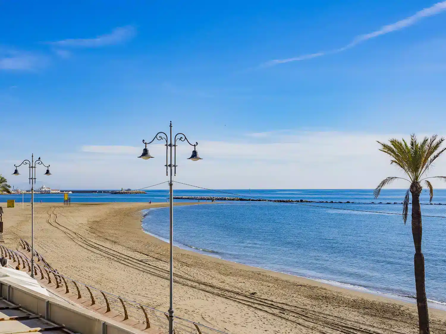 Alquilar Apartamento en Benalmádena Cubo's Sea View First Line Maite Study imagen-1