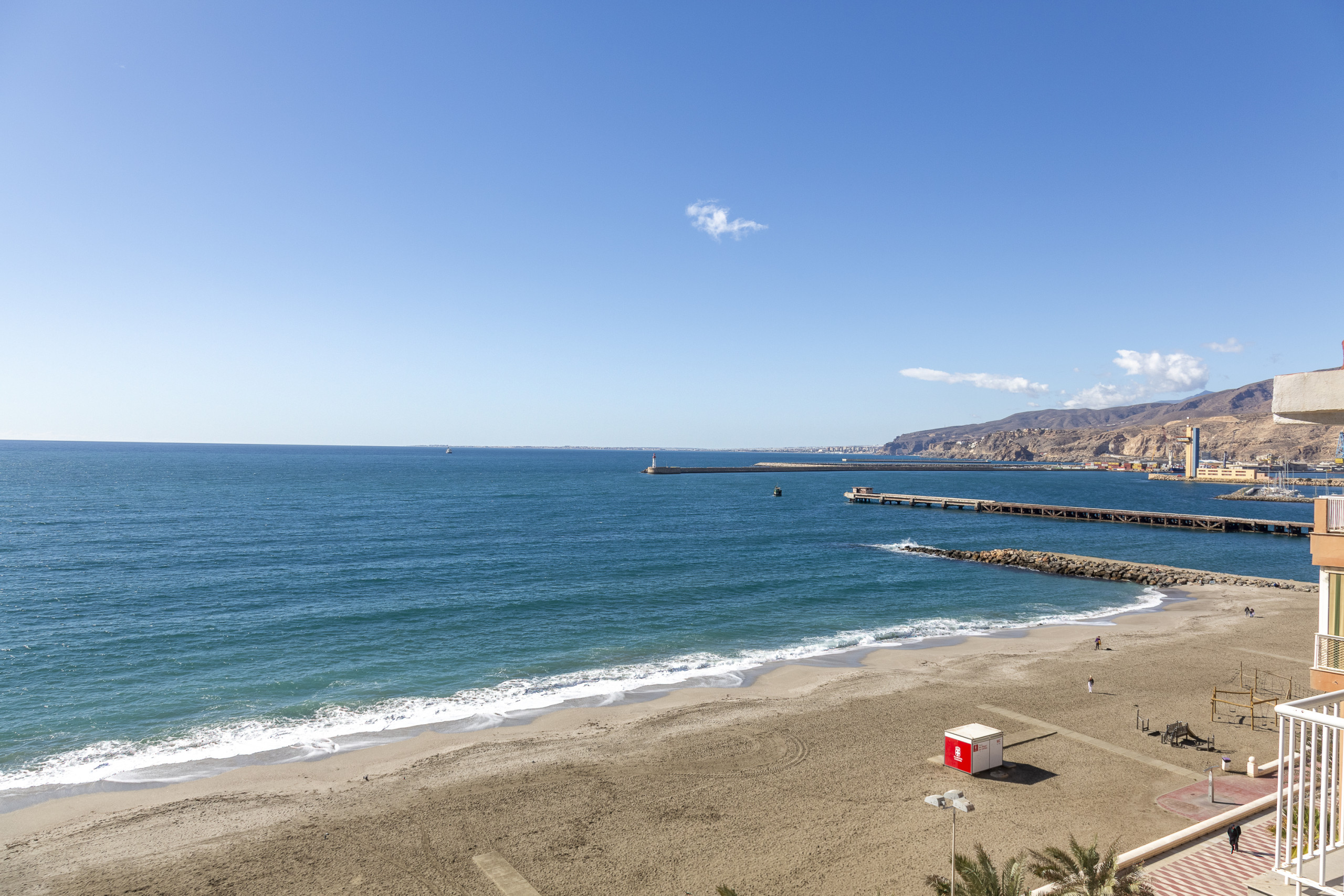 Alquilar Apartamento en Almeria AlmeriaSuite Impressive Beach Views imagen-3