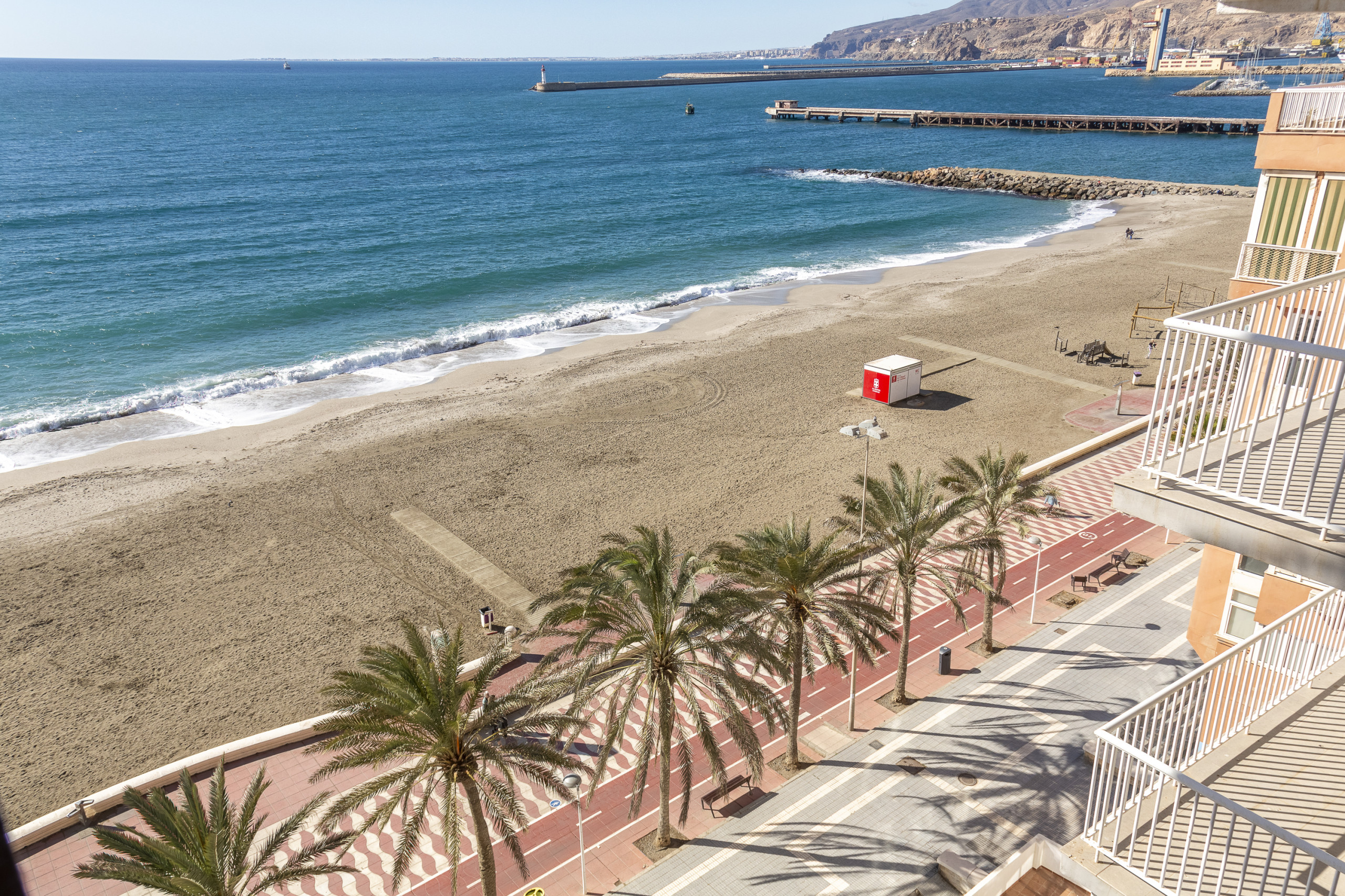 Alquilar Apartamento en Almeria AlmeriaSuite Impressive Beach Views imagen-13