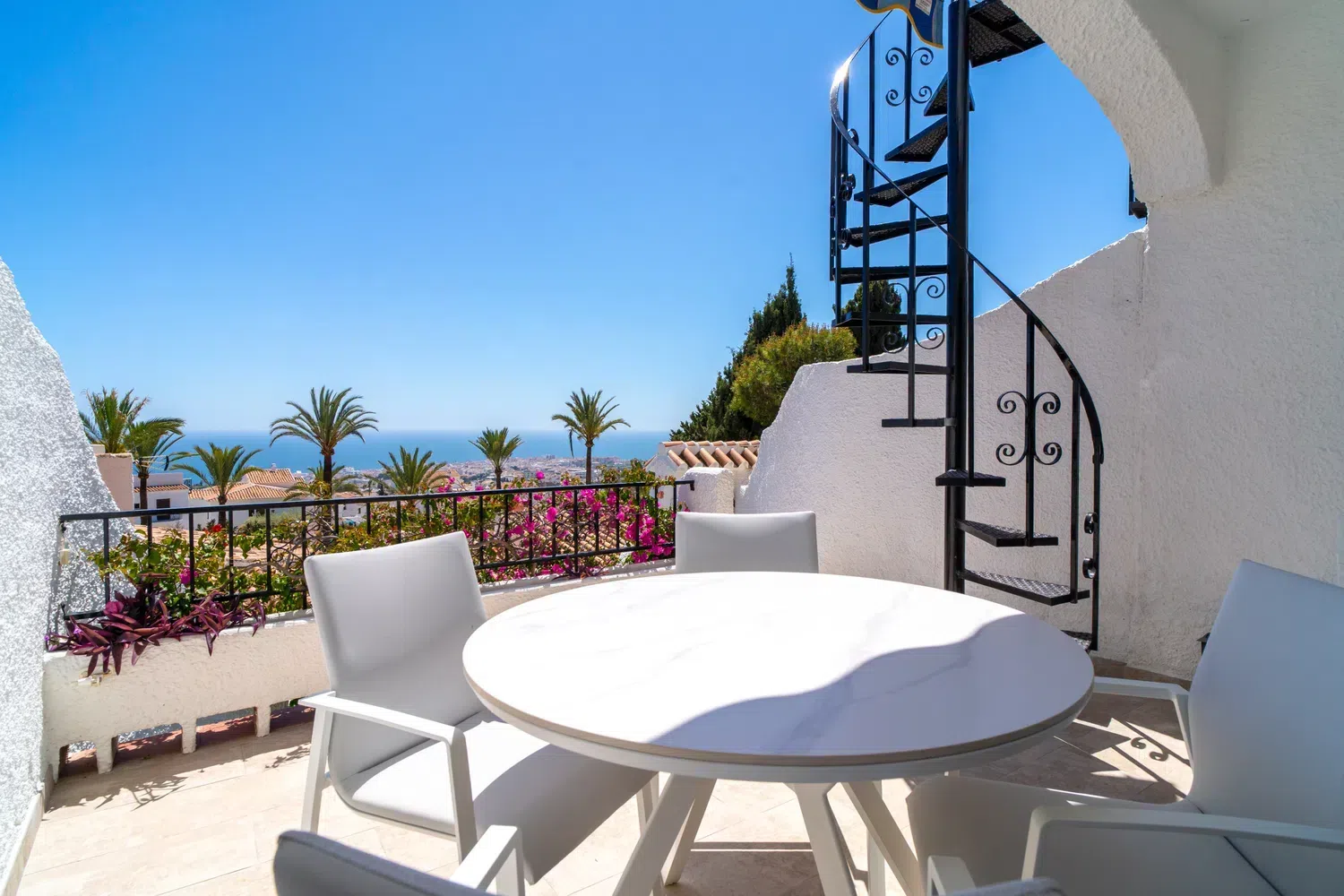 Alquilar Apartamento en Nerja Hibiscos 33 Rooftop Vista by Casasol imagen-2