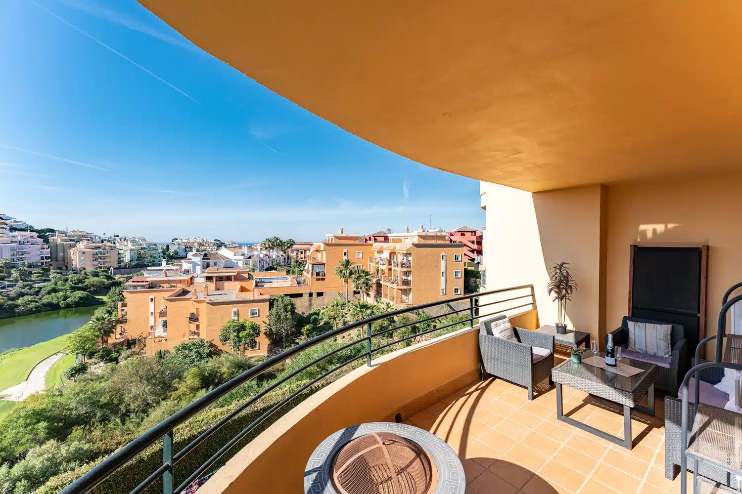 Alquilar Apartamento en Mijas Costa MalagaSuite Diamond Riviera imagen-2