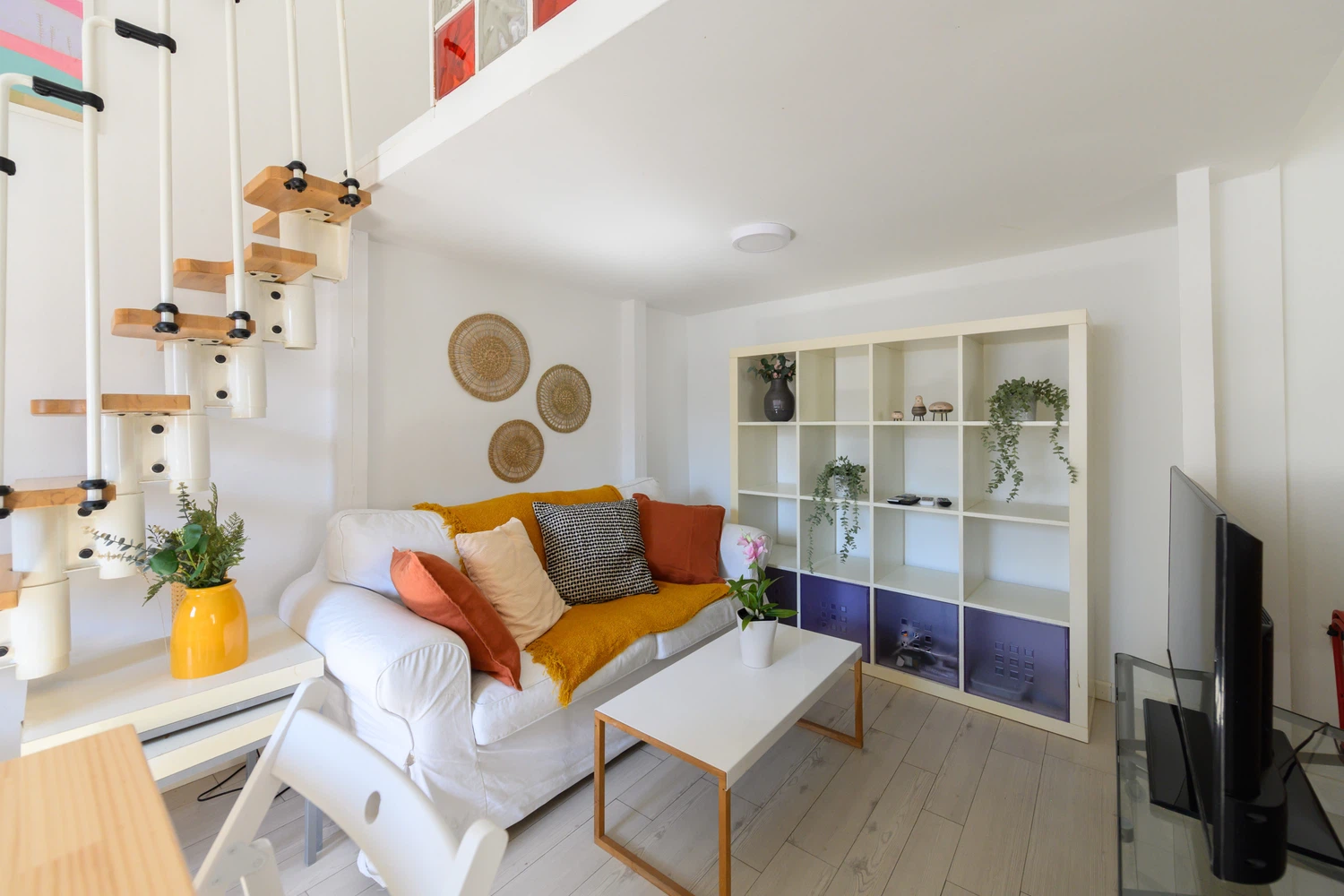 Alquilar Apartamento en Madrid M (SVI15) Piso tipo loft de 1 dormitorio en el ce imagen-1