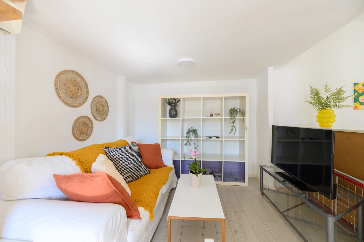 Alquilar Apartamento en Madrid M (SVI15) Piso tipo loft de 1 dormitorio en el ce imagen-11