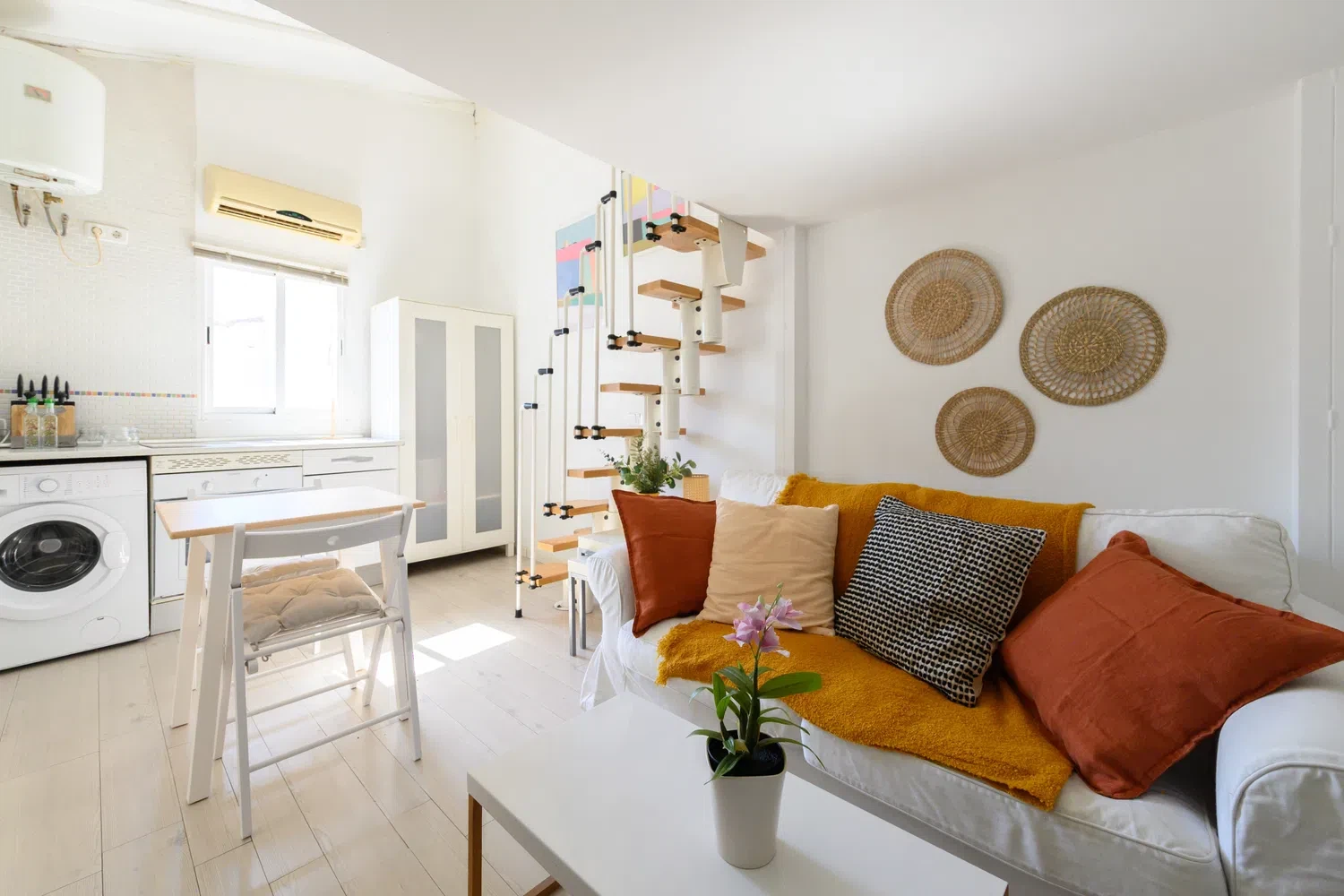 Alquilar Apartamento en Madrid M (SVI15) Piso tipo loft de 1 dormitorio en el ce imagen-13