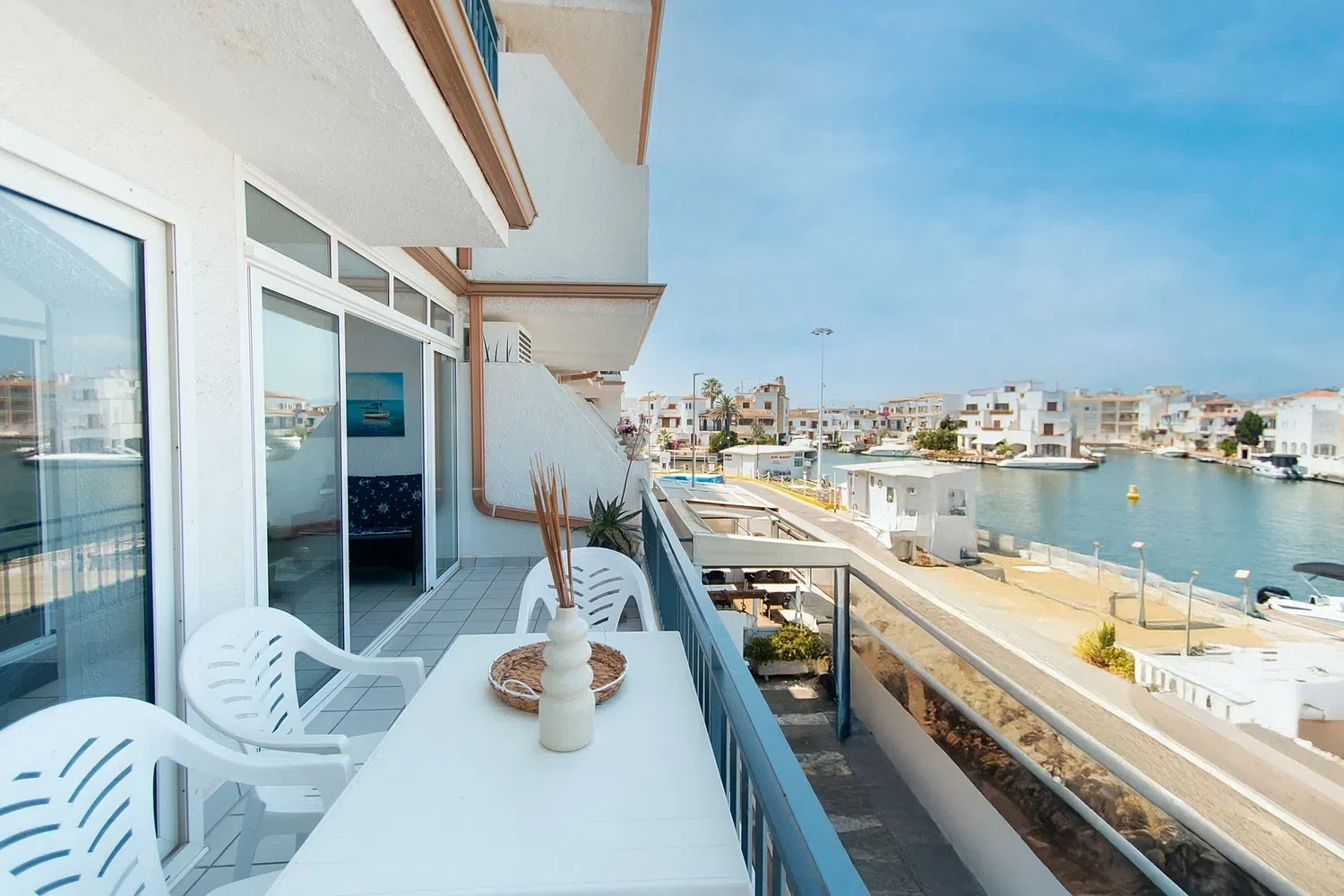 Alquilar Apartamento en Empuriabrava WELCS APARTAMENTO 260 EMP con vistas al canal imagen-0