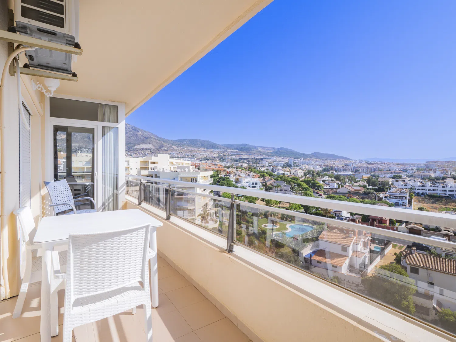 Alquilar Apartamento en Benalmádena Cubo's Apartment Ronda del Golf Seaview & Parking imagen-28