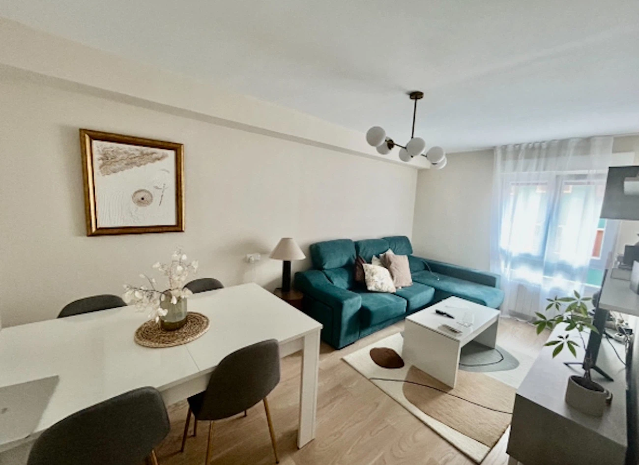 Alquilar Apartamento en Gijón 1A158 Amplio Apto centro de Gijón imagen-0