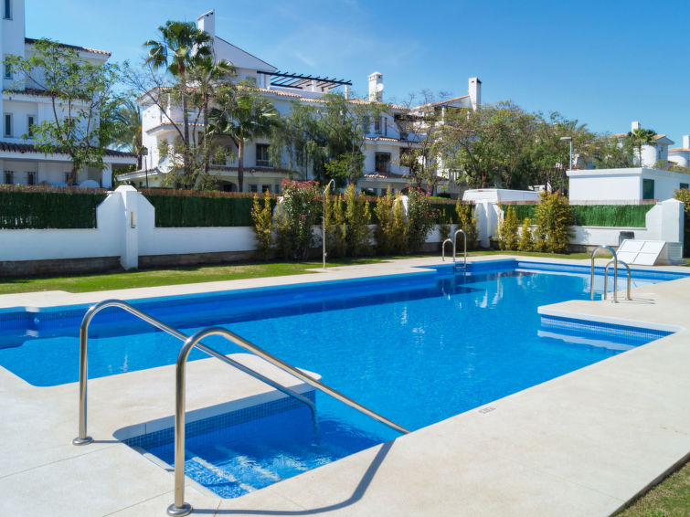 Rent House in Marbella Los Naranjos Singles picture-34